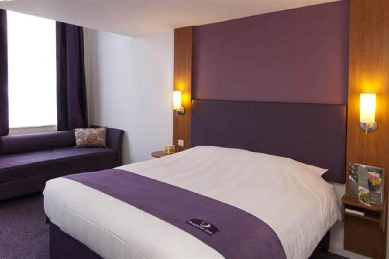 Premier Inn Bristol City Centre King Street Exterior foto